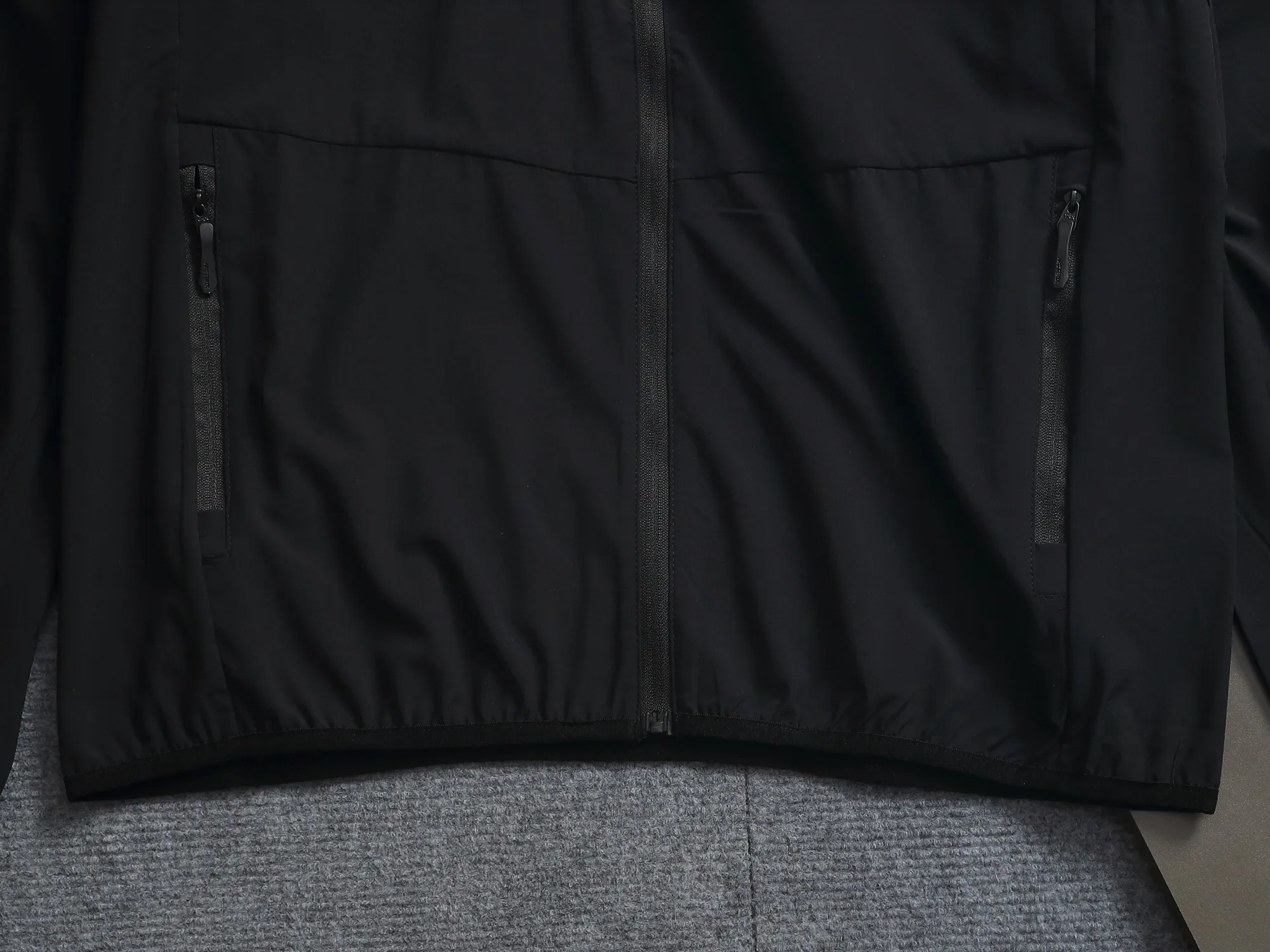 Arcteryx ARC'TERYX ， + ， ！ ✅ • Classic Black： ， ， • ： ， ， • ： ， ， • ： ， ， ✅ • ， • Breathable， ， • + ， • ： Logo ✅ Versatile 、 、leggings ！ 、 、 、 ， N ！ / / ！ ：Black White Blue Gray Size：XS S M L